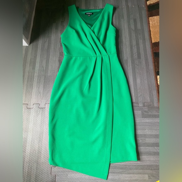🏷️ 🛍️ NWOT Express GREEN Surplice Front Sheath Dress 🏷️ 🛍️ - Picture 4 of 8